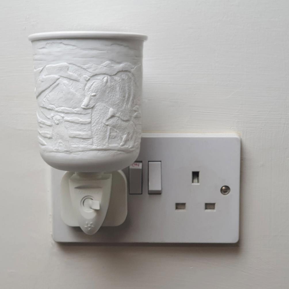 Cello Polar Bear Porcelain Plug In Wax Melt Warmer Extra Image 2